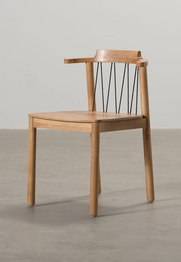 Cool matstol i ek 2025 från Sofacompany.