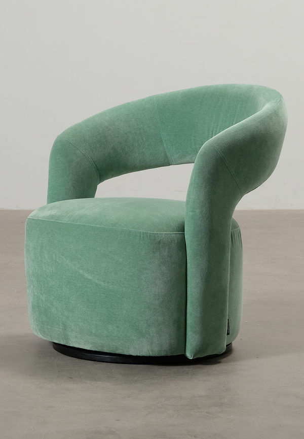 Grön Sofacompany-fåtölj i stilriktig modell.