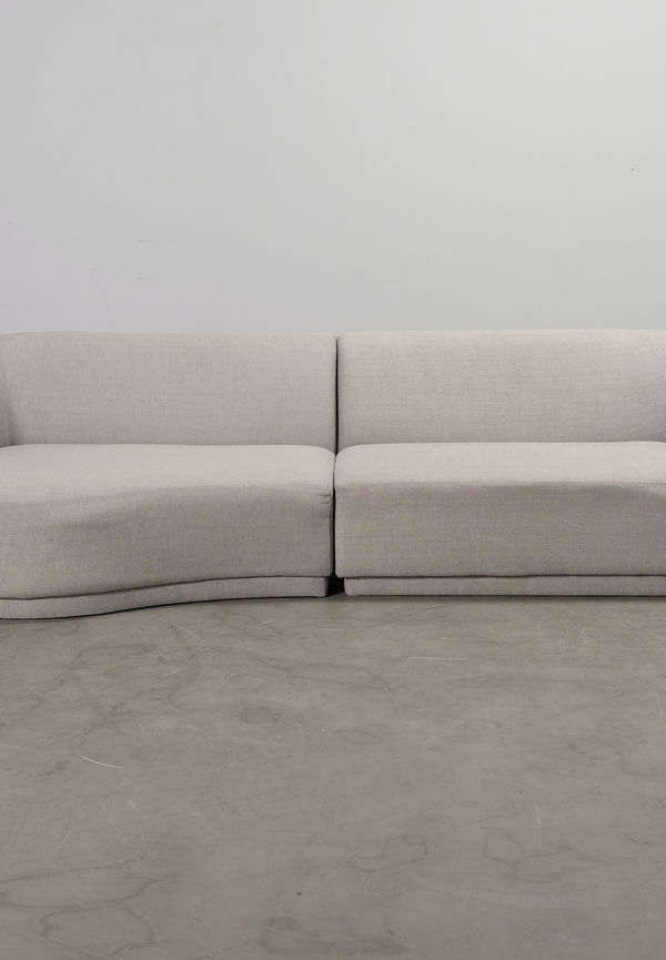 Grå Sofacompany-modulsoffa i moderiktig modell.