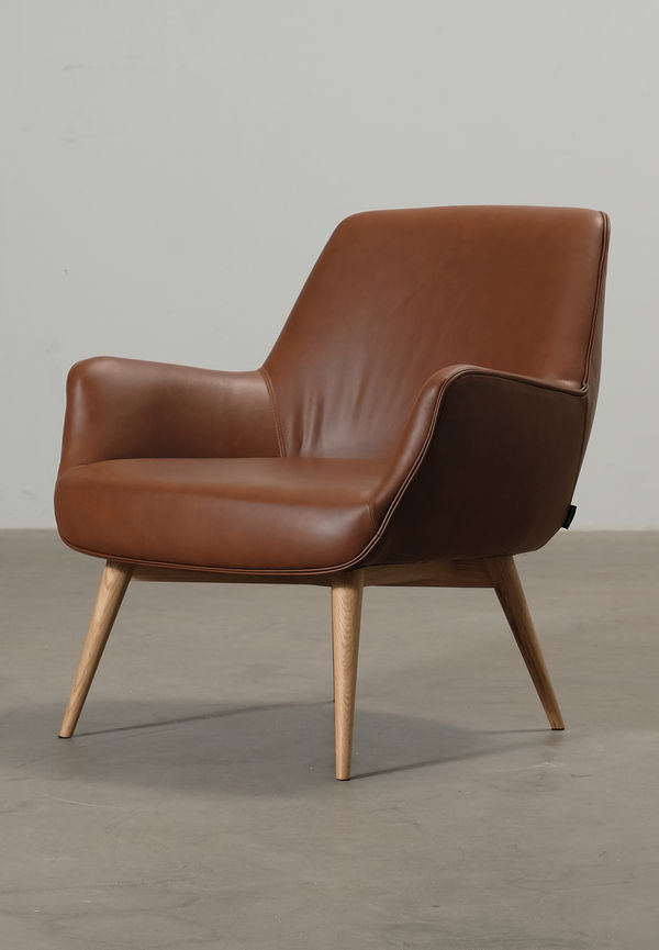 Brun Sofacompany-läderfåtölj i riktigt fin modell.