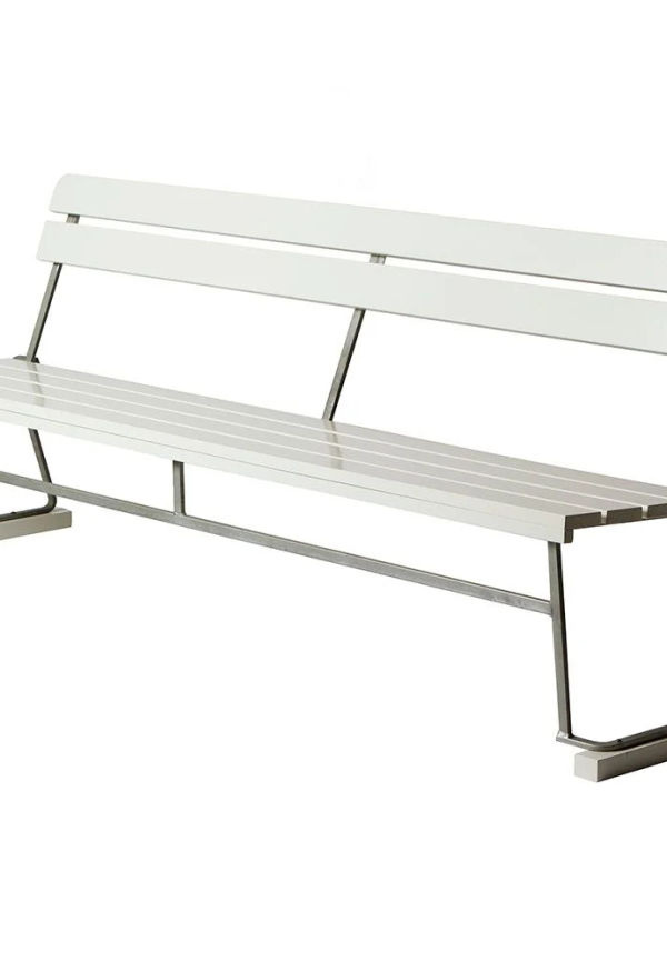 Vit Grythyttan Stålmöbler-soffa i riktigt trendig modell.