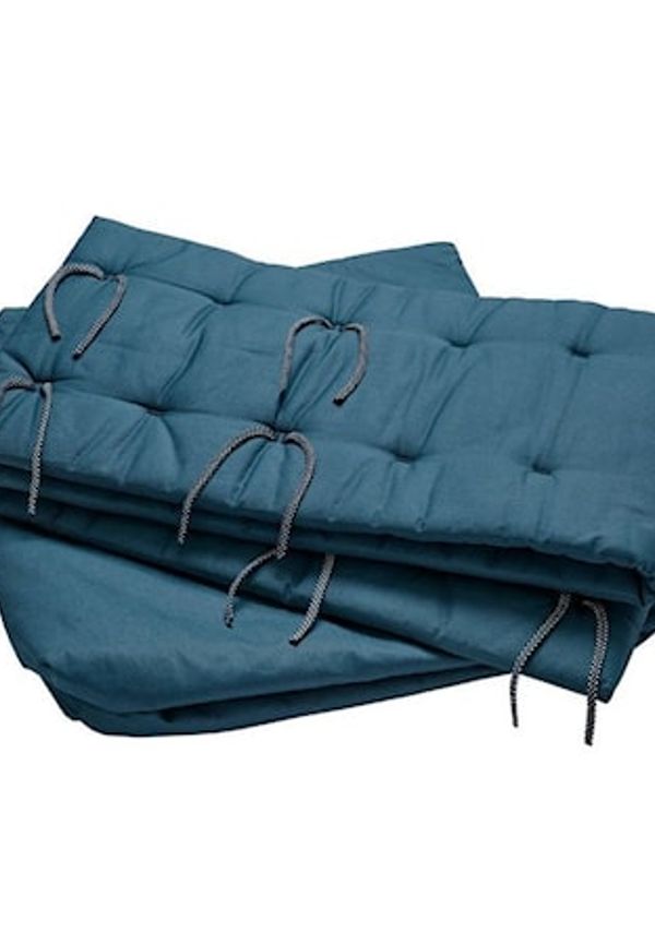 Snygg blå möbel i bomull från Leander.