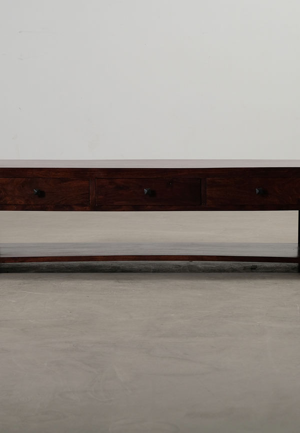 Brun bord som passar perfekt till hösten 2025!