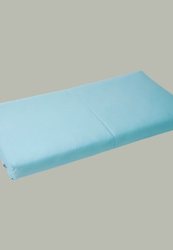 Trendig blå möbel 2025 från Leander.