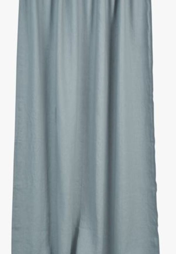 Ljusblå Premium Collection-linnegardin i riktigt fin modell.