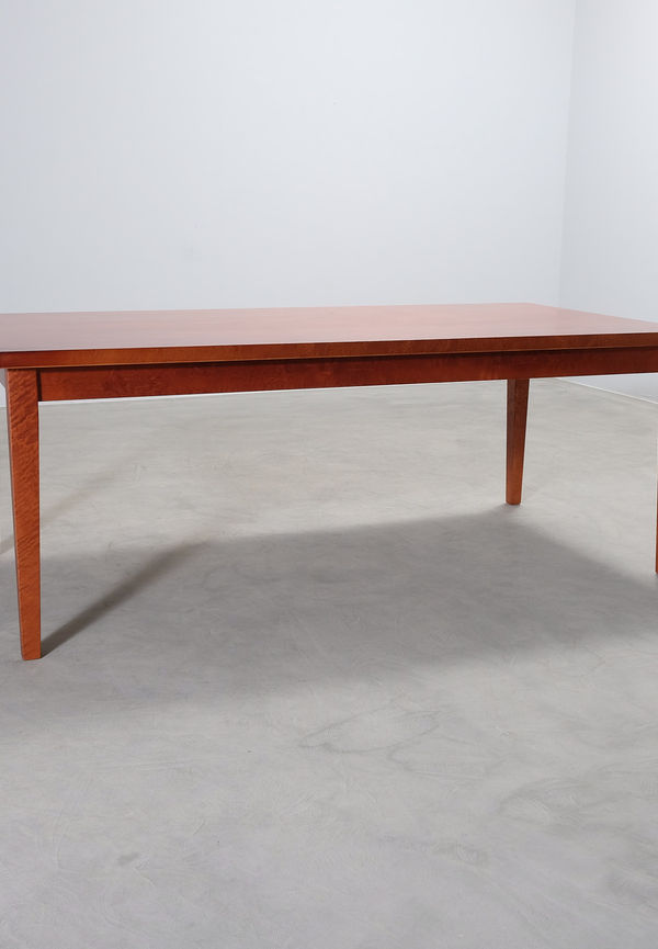 Fin bord som passar bra vid många olika tillfällen.