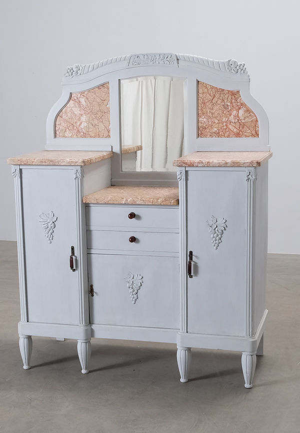 Stilren Låda som passar bra vid många olika tillfällen.