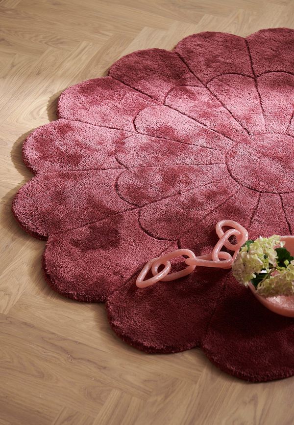 Exklusiv röd matta i viskos från Staycation.