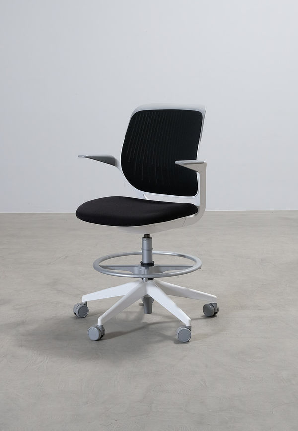 Elegant kontorsstol 2025 från Steelcase.