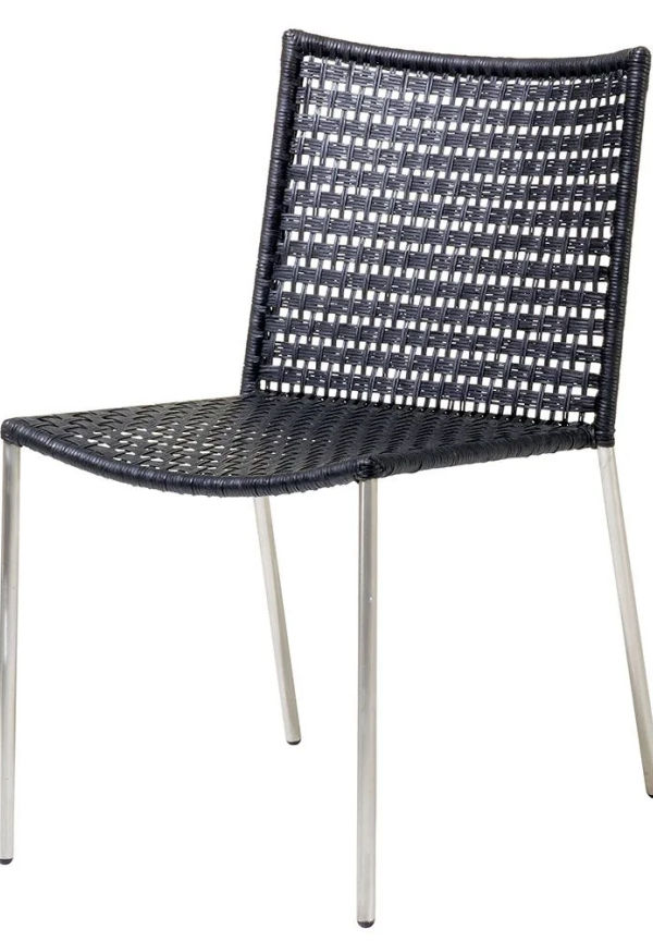 Riktigt trendig Stol som passar bra vid många olika tillfällen.