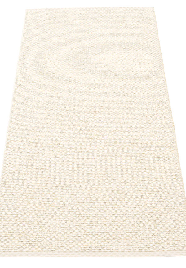 Härlig plastmatta 2025 från Pappelina.