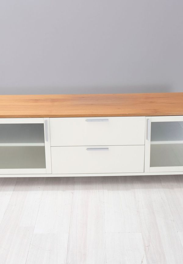 Modern bänk 2025 från No brand.