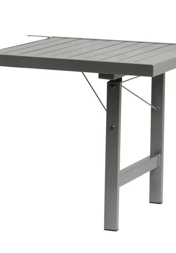 Stilren matbord i grå färg gjord i aluminium.