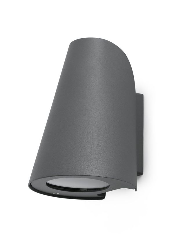 Härlig fasadlampa i aluminium från Faro Barcelona.