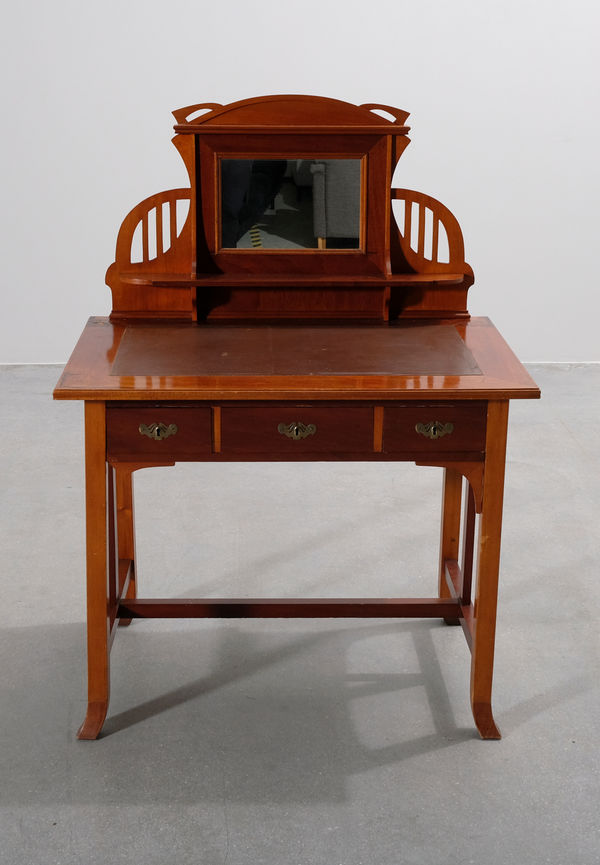 Modern bord som passar bra vid många olika tillfällen.