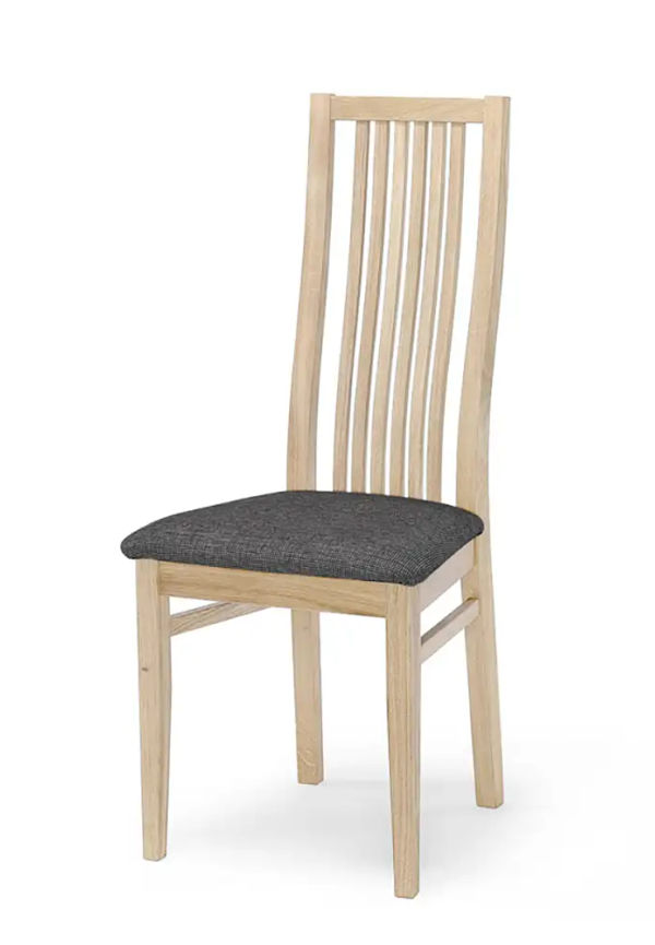 Riktigt fin matstol i ek 2025 från Torkelson.