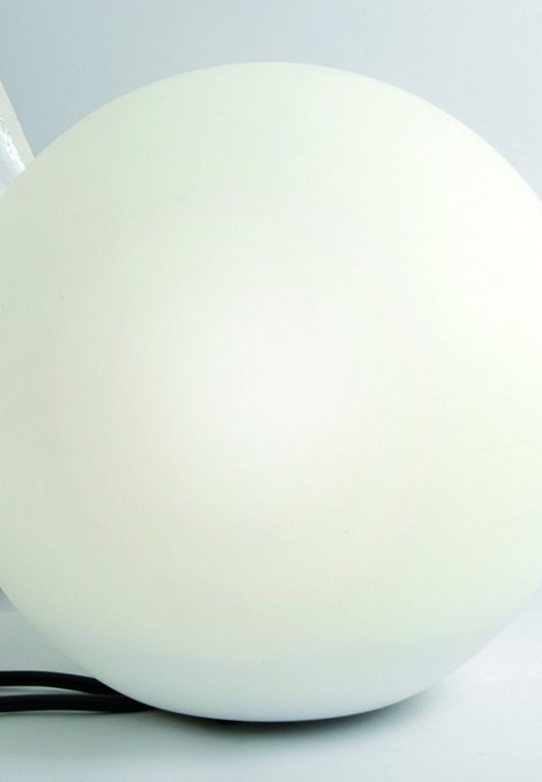 Moderiktig Lampa som passar bra vid många olika tillfällen.