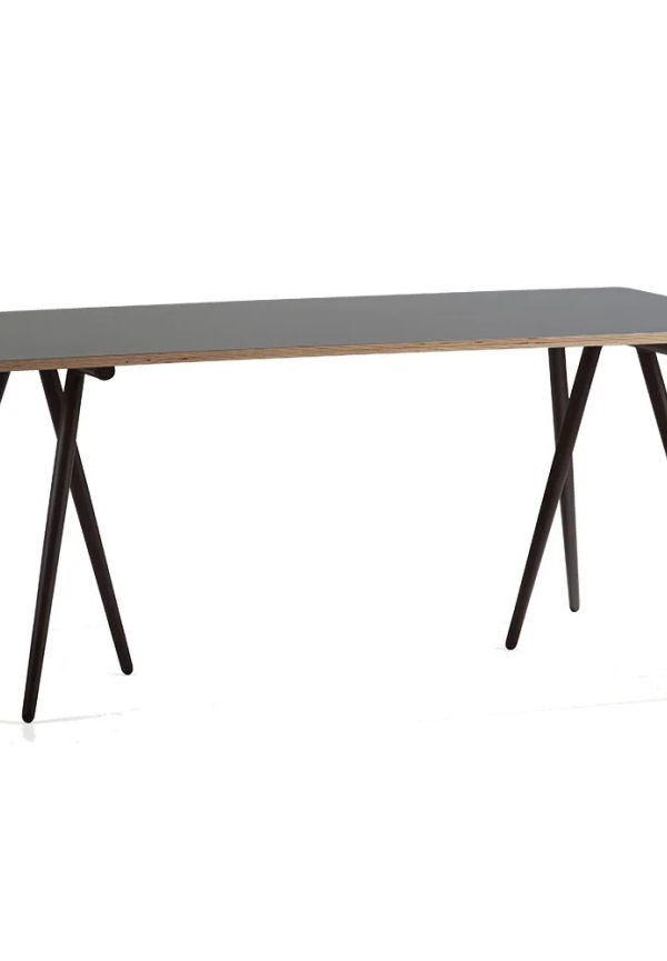 Fin bord som passar bra vid många olika tillfällen.