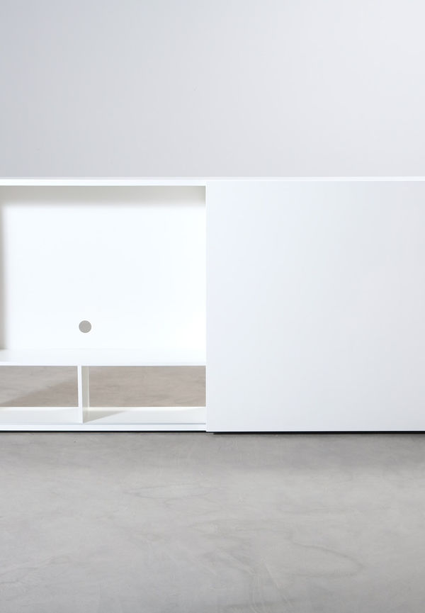 Supersnygg vit skåp 2025 från No brand.