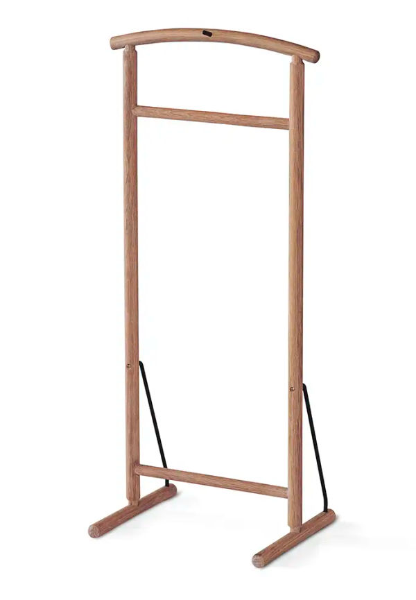 Stilriktig möbel i ek från Torkelson.