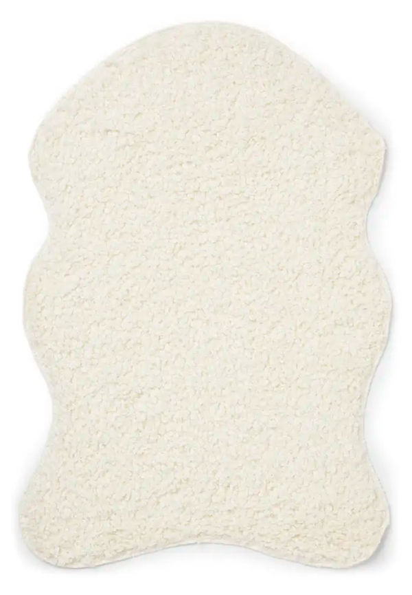 Vacker möbel i fårskinn från Skinnwille.