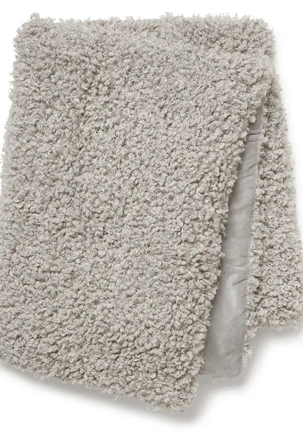 Jättesnygg fårskinnsmöbel 2025 från Skinnwille.