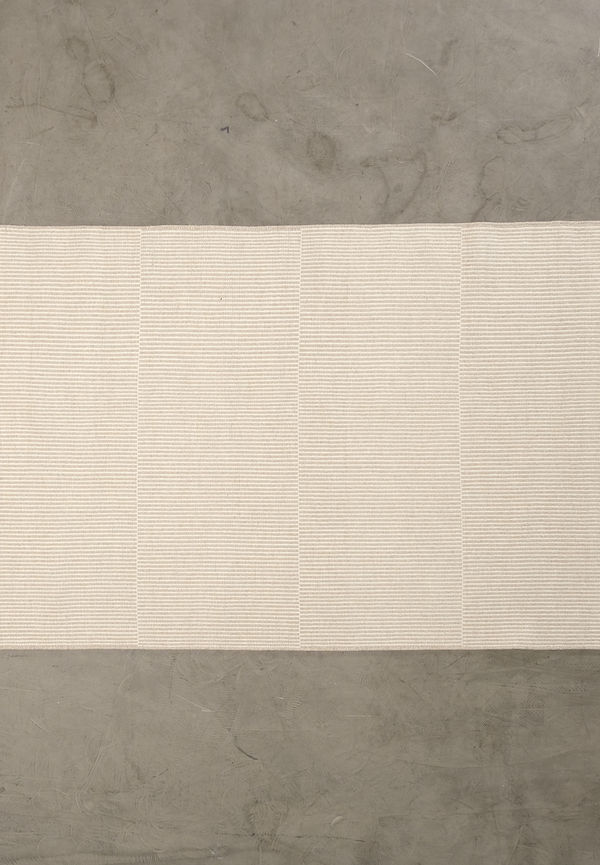 Klassisk matta i beige färg gjord i ull.