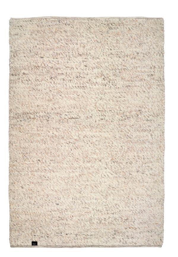 Beige ullmatta som passar perfekt till sommaren 2025!