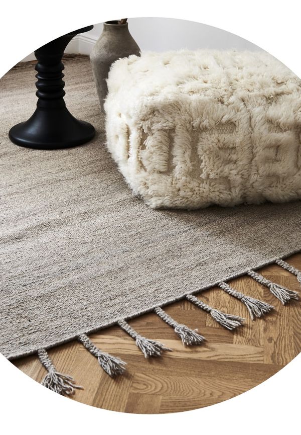 Beige ullmatta som passar perfekt till sommaren 2025!