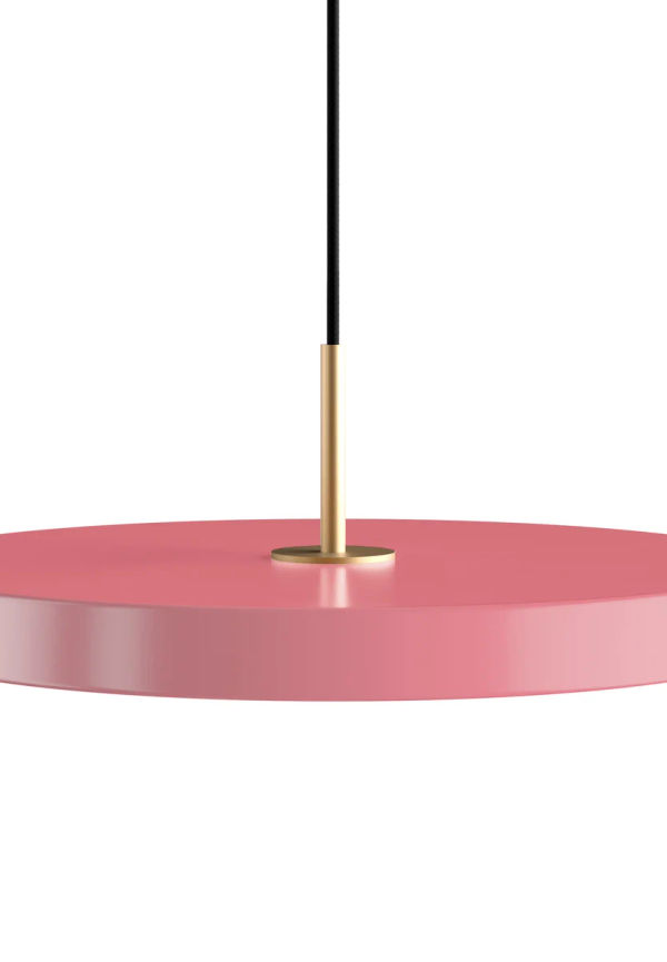 Stilren Lampa som passar bra vid många olika tillfällen.