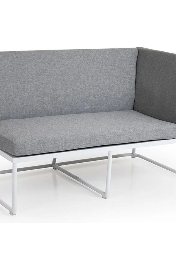 Vit Brafab-soffa i söt modell.