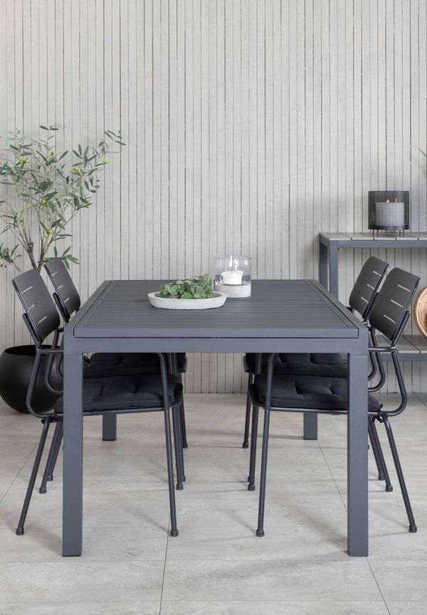 Klassisk bord i svart från Venture Home.