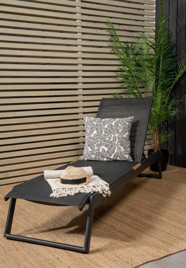 Cool solsäng i aluminium från Venture Home.