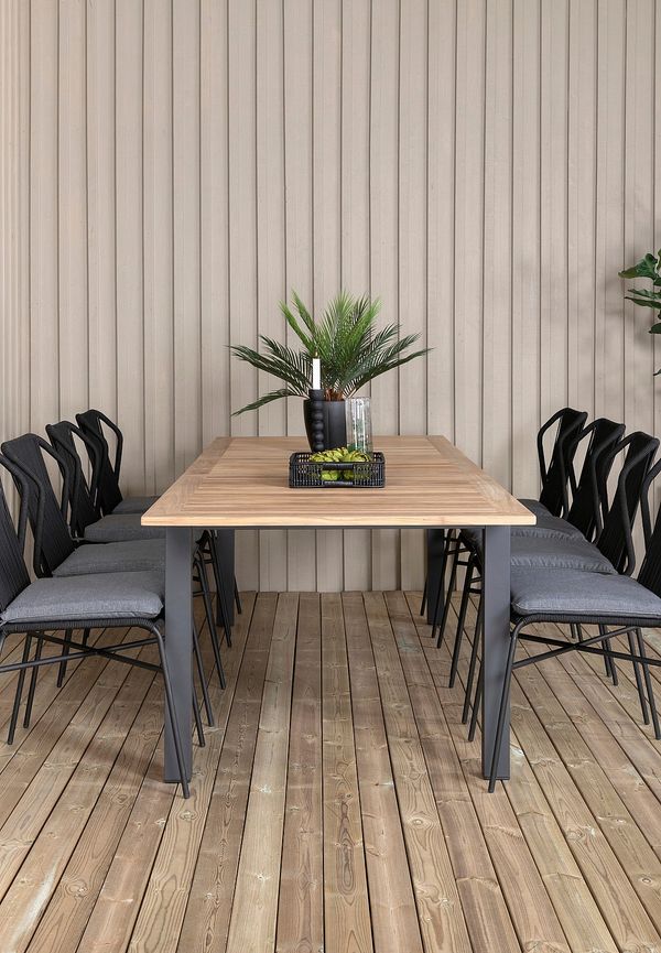 Komfortabel bord som passar bra vid många olika tillfällen.