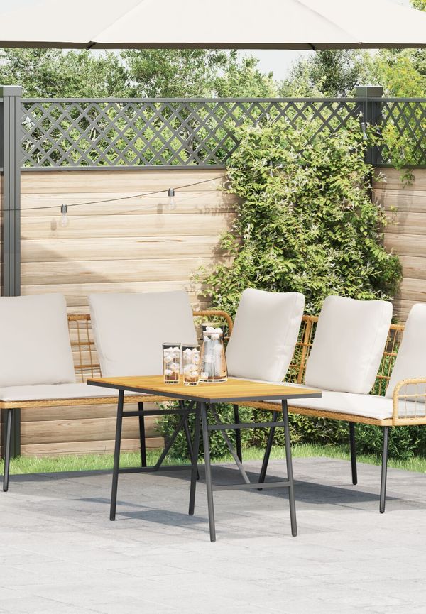 Moderiktig bord som passar bra vid många olika tillfällen.