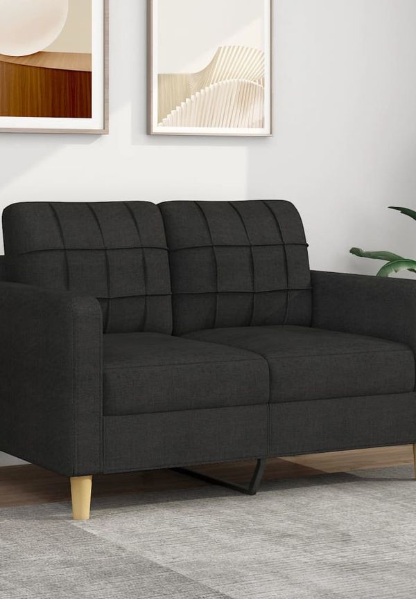 Svart soffa som passar perfekt till sommaren 2025!