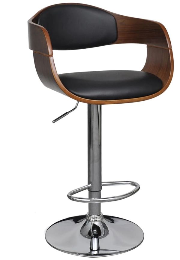 Stilren Stol som passar bra vid många olika tillfällen.