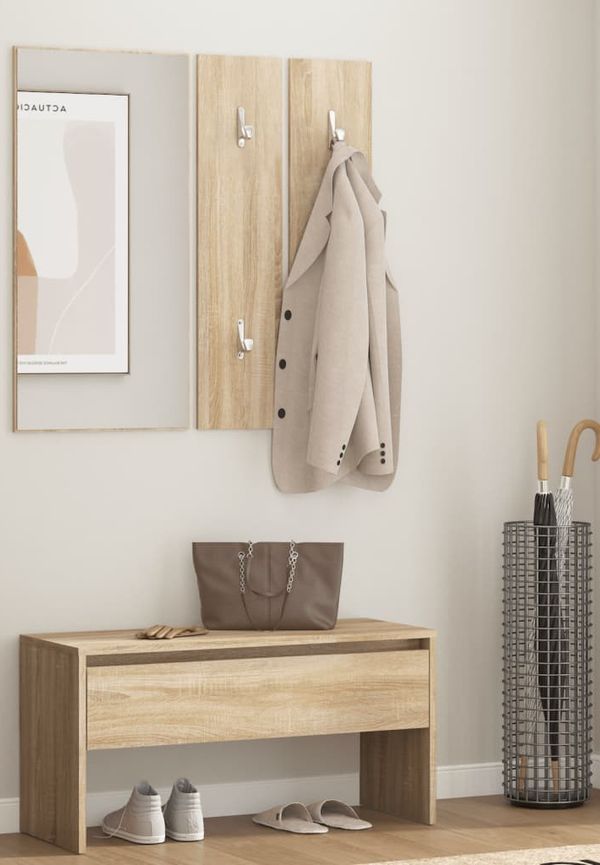 Elegant bänk i brun färg gjord i ek.