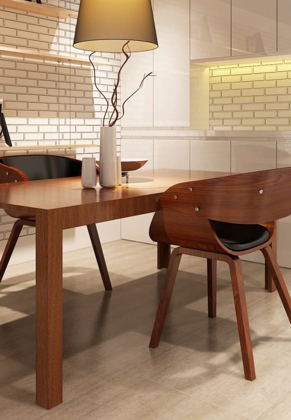 Brun matstol som passar perfekt till sommaren 2025!