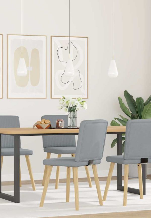 Klassisk Stol som passar bra vid många olika tillfällen.