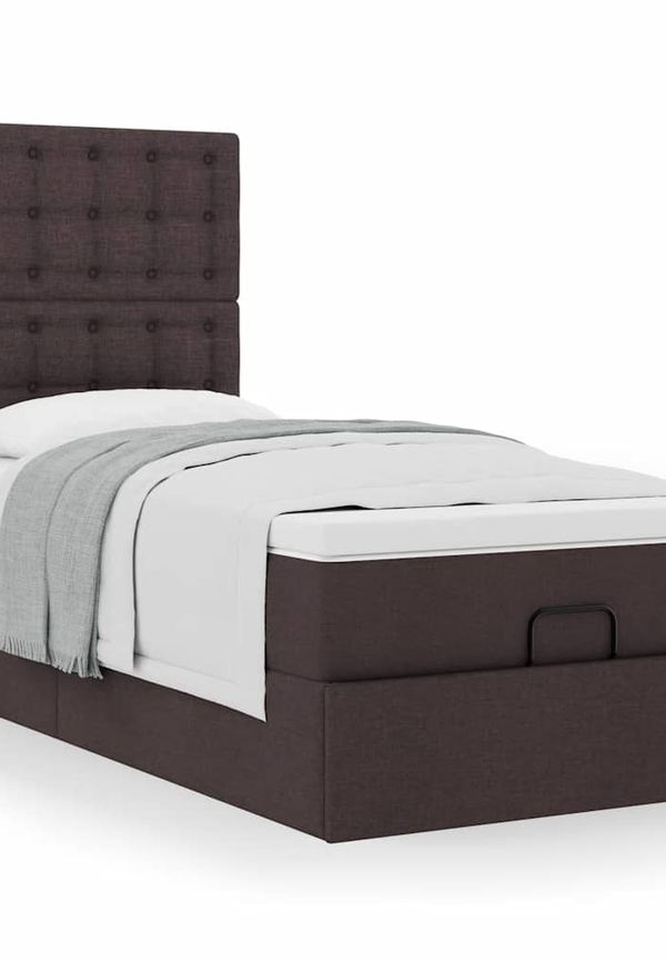 Brun säng som passar perfekt till sommaren 2025!