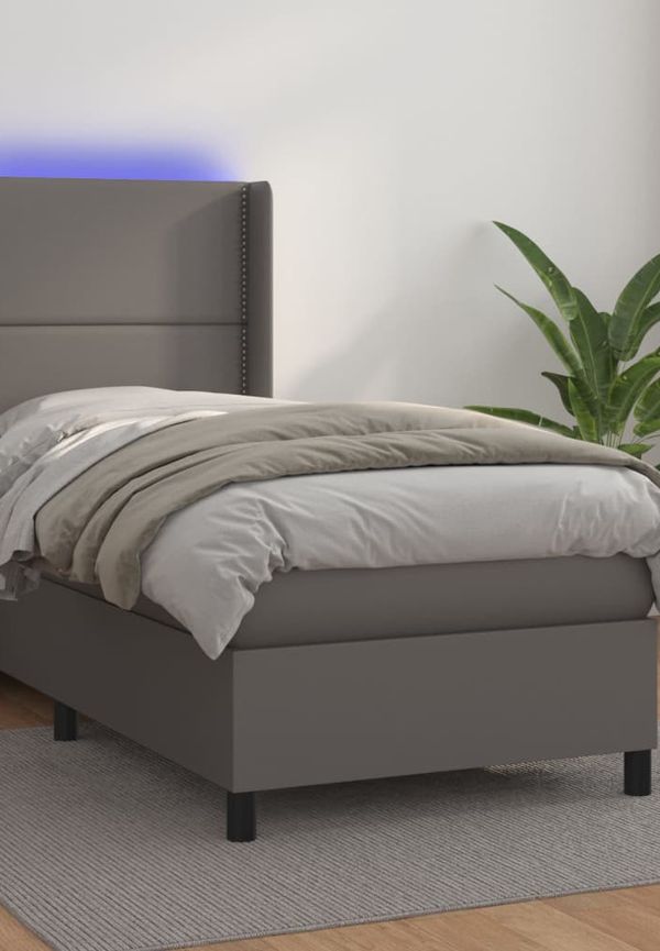 Smickrande Säng som passar bra vid många olika tillfällen.