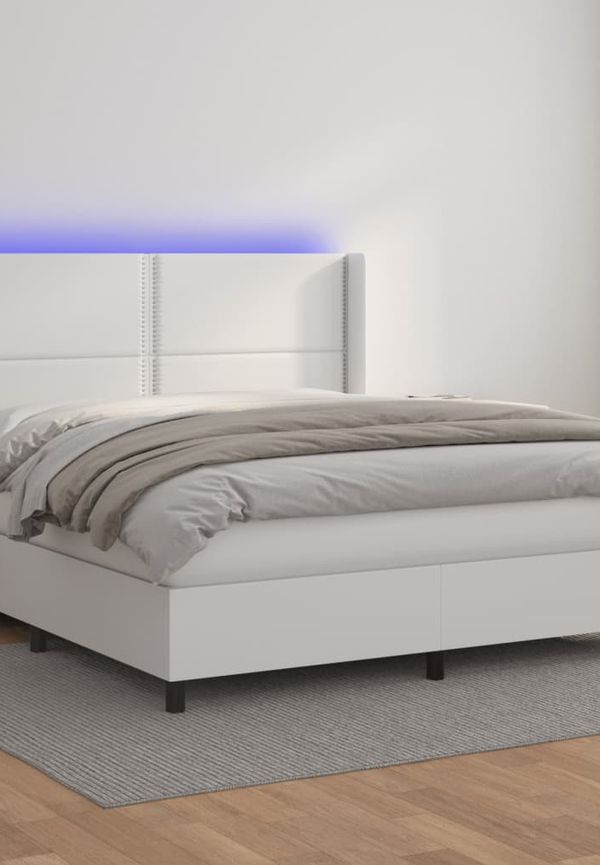 Skön vidaxl säng i vit färg gjord i bomull.