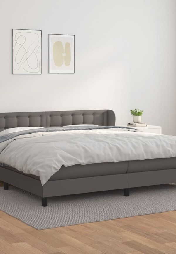 Supersnygg Säng som passar bra vid många olika tillfällen.