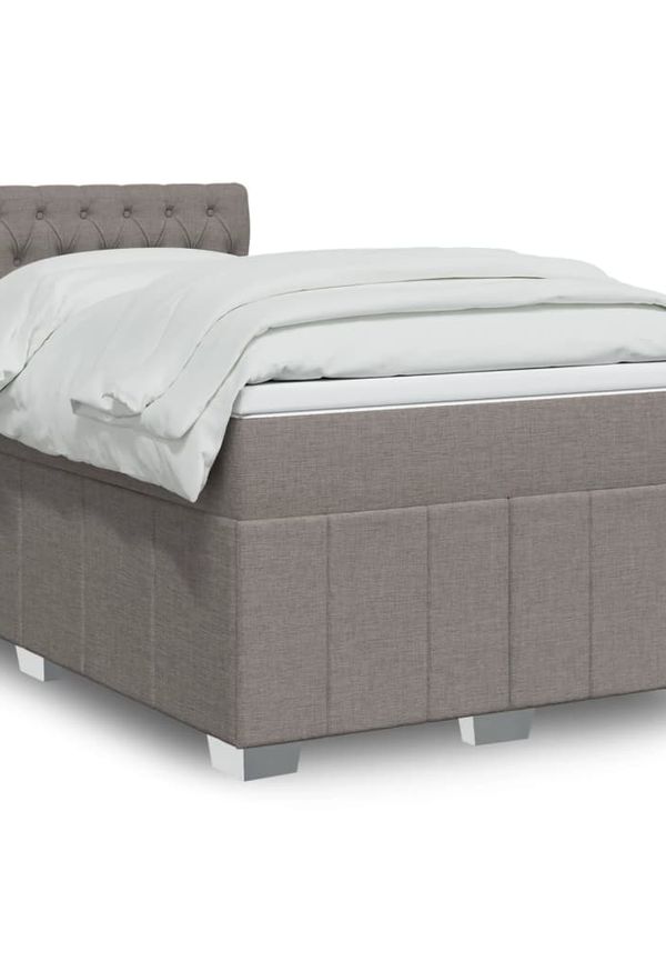 Smickrande Säng som passar bra vid många olika tillfällen.