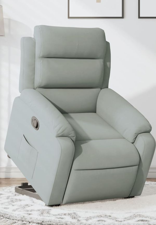 Riktigt fin Fåtölj som passar bra vid många olika tillfällen.