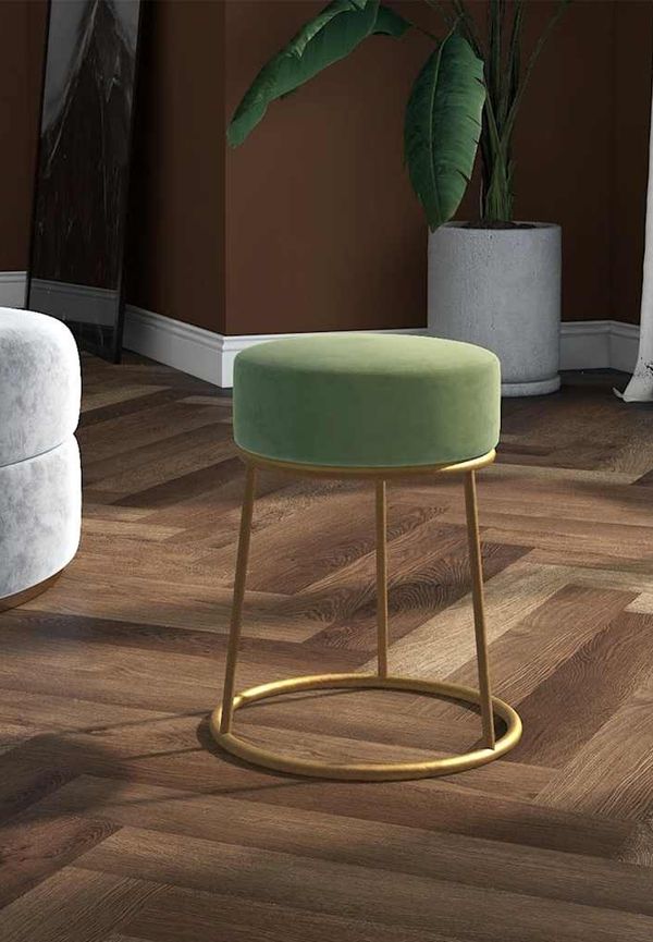 Fantastiskt fin vidaxl stol i grön färg gjord i järn.