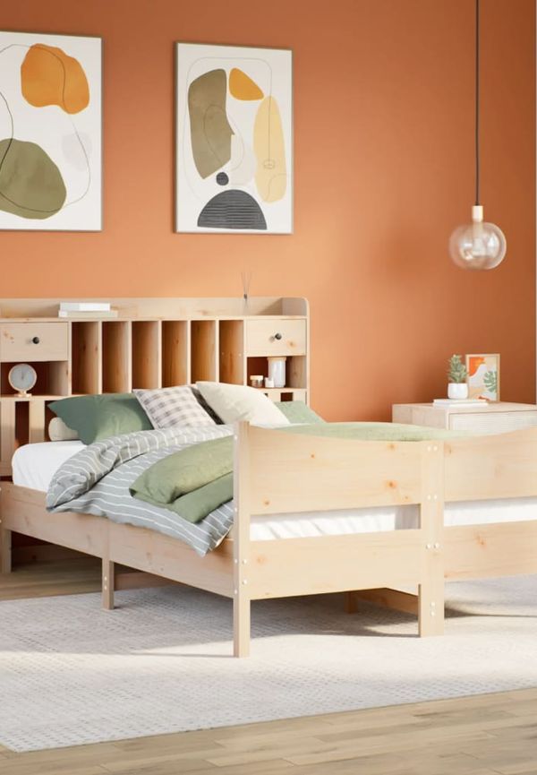 Snygg Säng som passar bra vid många olika tillfällen.