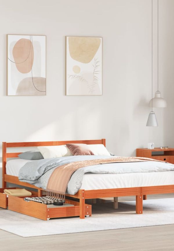 Snygg Säng som passar bra vid många olika tillfällen.