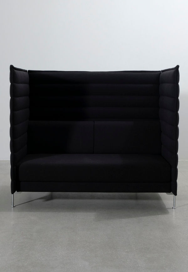 Fin svart soffa 2025 från Vitra.